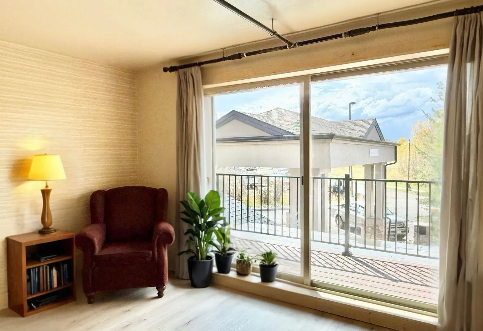Large Studio Apartment with Deck - Bright, Open, Connected! All Utilities & Internet included.  - Photo 3