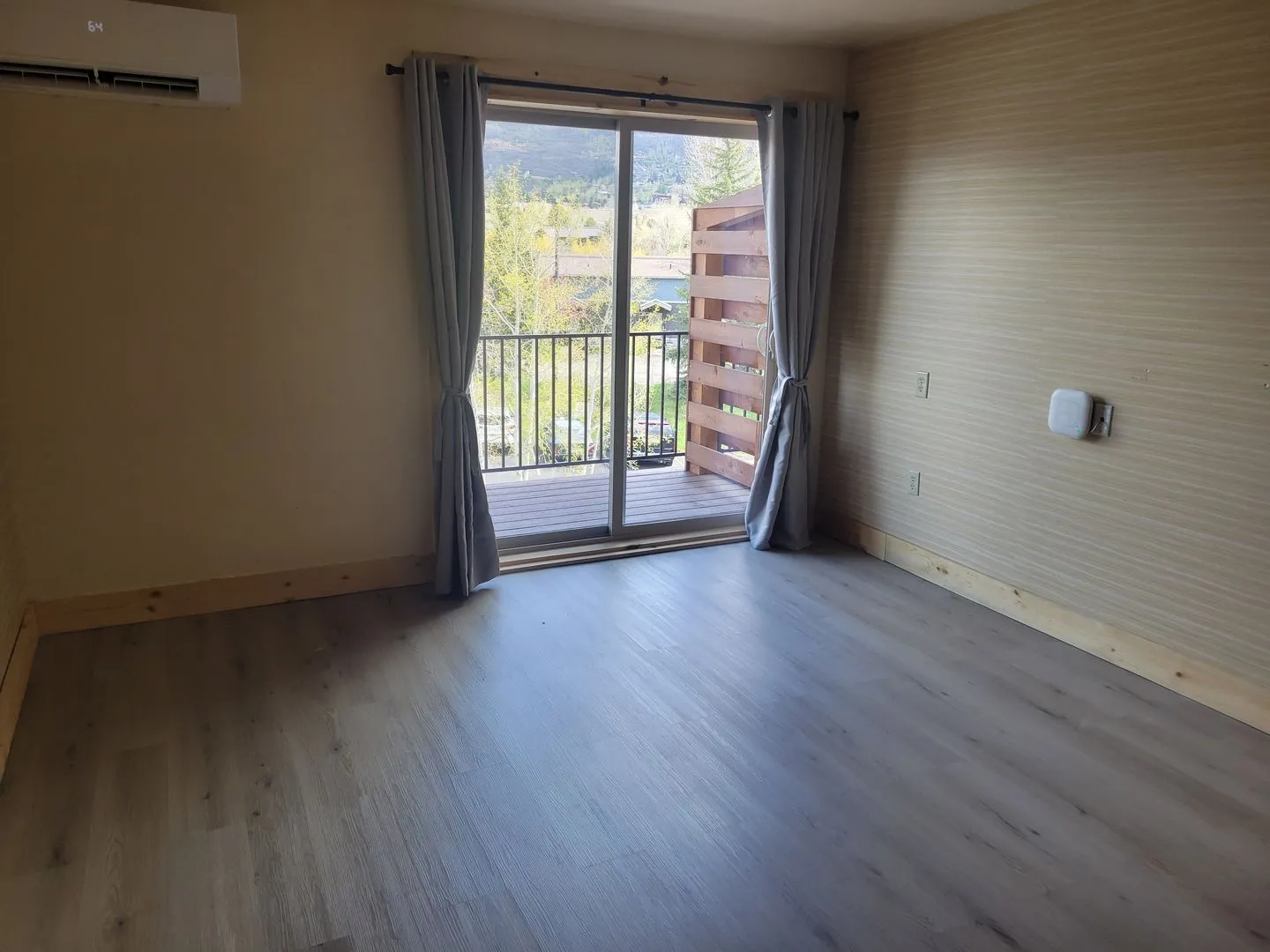 Studio Apartment with Deck - Modern Comfort, Mountain Close! Utilities & Internet Included.  - Photo 4